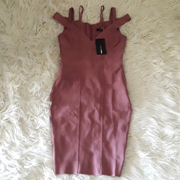 Sold.FASHION NOVA bandage dress - Picture 2 of 7